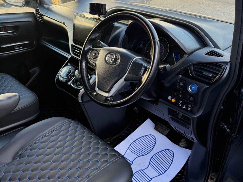 MX18 OER voxy hybrid 7 seat facelift