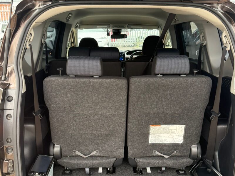 Hybrid toyota Sienta 2017 7 seats