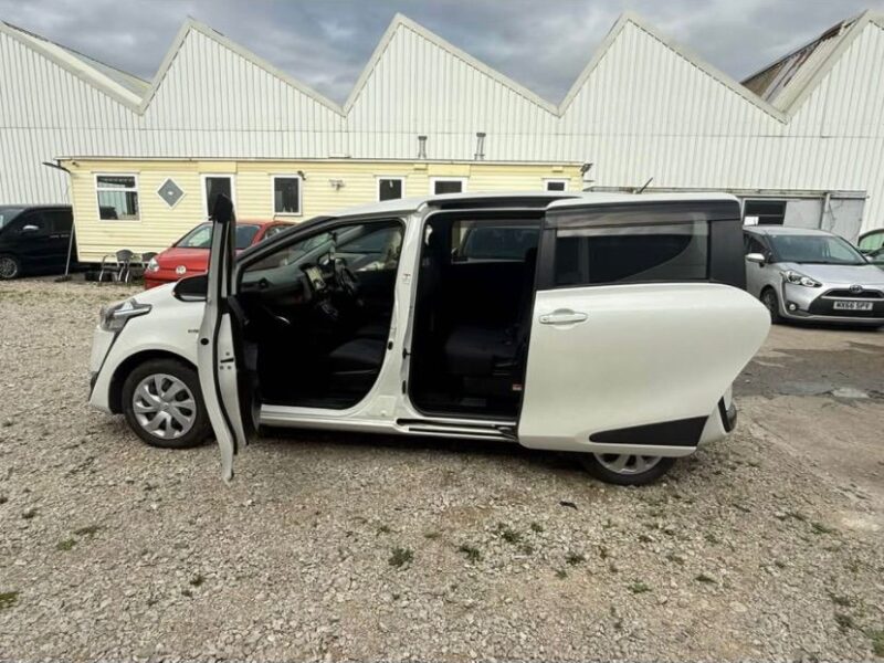 Toyota Sienta Hybrid 7 Seater Car Sale Manchester, UK