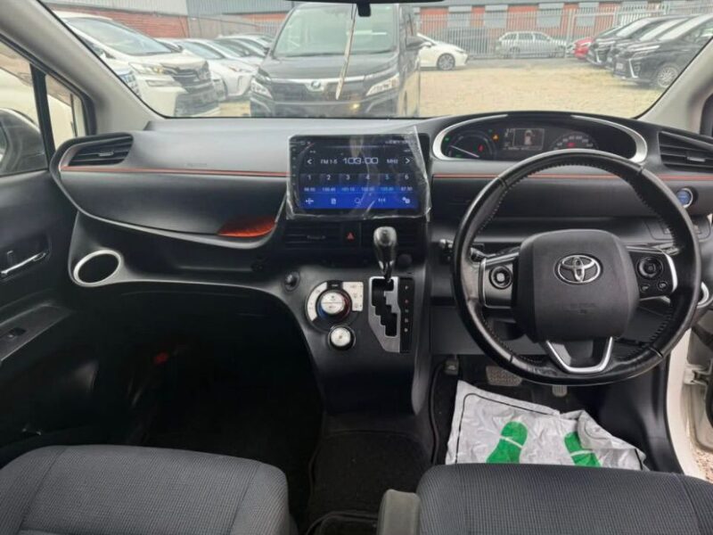 Toyota Sienta Hybrid 7 Seater Car Sale Manchester, UK