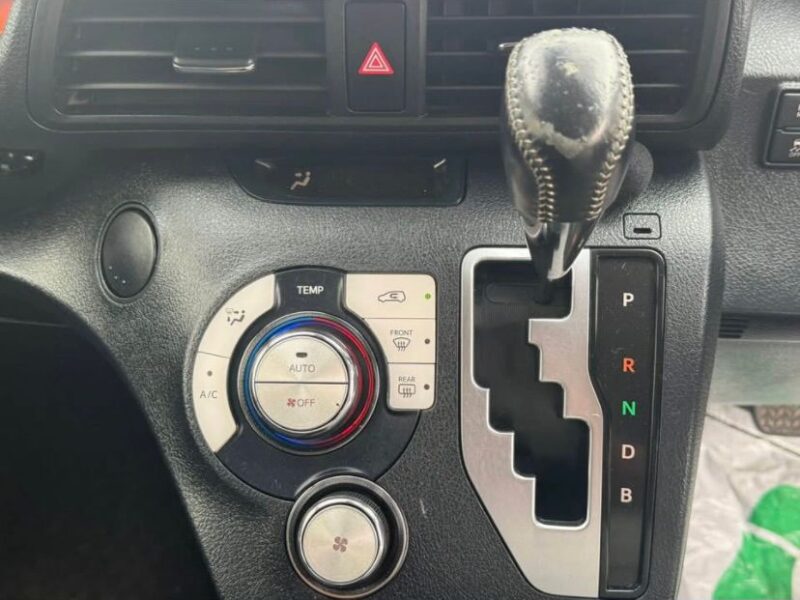 Toyota Sienta Hybrid 7 Seater Car Sale Manchester, UK