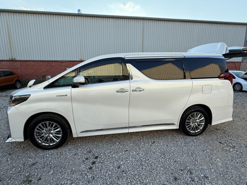 Toyota Alphard Hybrid Executive Lounge 2020 | For Sale in Manchester – HPI Clear, Finance Available