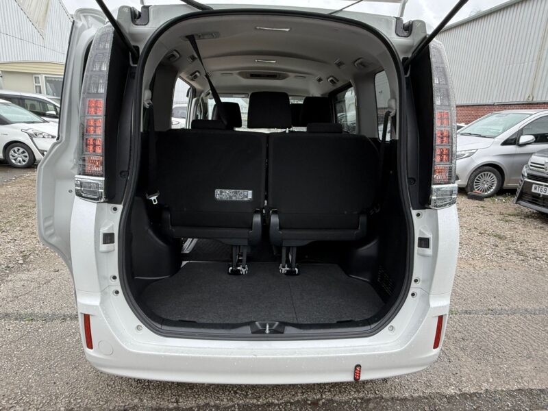 2017 Toyota Voxy Hybrid 7 Seater – HPI Clear, Finance Available | Manchester