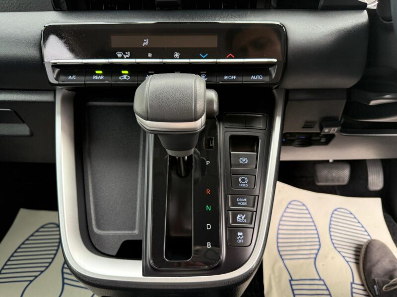 2022 Toyota Noah Hybrid for Sale in Manchester – Low Mileage, ULEZ Free, Euro 6