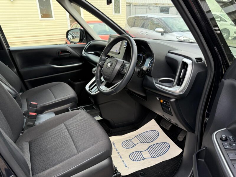 2022 Toyota Noah Hybrid for Sale in Manchester – Low Mileage, ULEZ Free, Euro 6