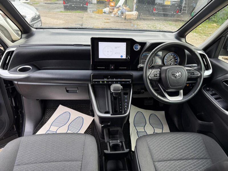 2022 Toyota Noah Hybrid for Sale in Manchester – Low Mileage, ULEZ Free, Euro 6