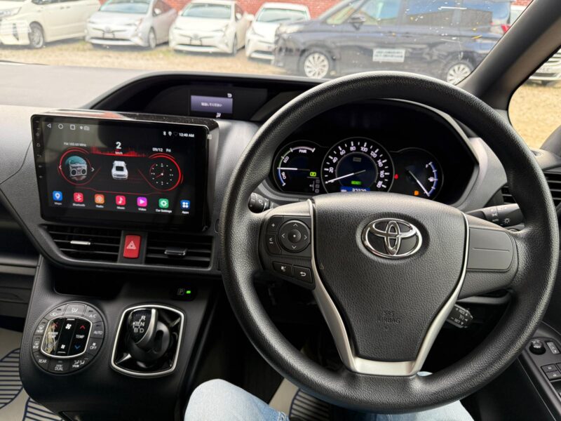 Toyota Voxy 2019 Model Year – Spacious 7 Seater Hybrid for Sale in Manchester, ULEZ Compliant, Euro 6, Ready to Drive Away