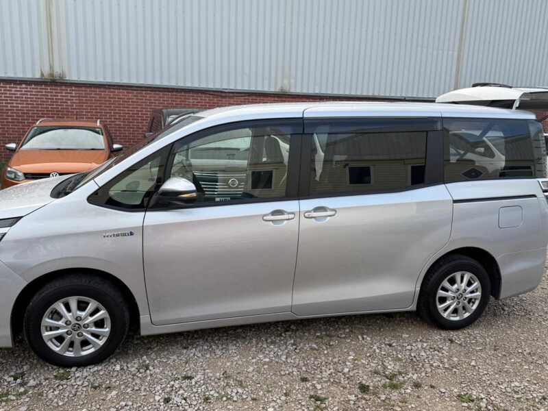 Toyota Voxy 2019 Model Year – Spacious 7 Seater Hybrid for Sale in Manchester, ULEZ Compliant, Euro 6, Ready to Drive Away
