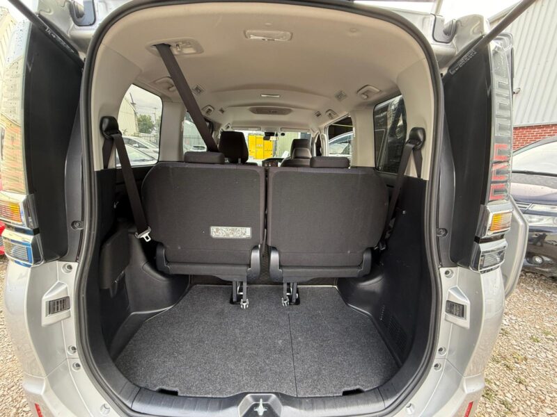 Toyota Voxy 2019 Model Year – Spacious 7 Seater Hybrid for Sale in Manchester, ULEZ Compliant, Euro 6, Ready to Drive Away