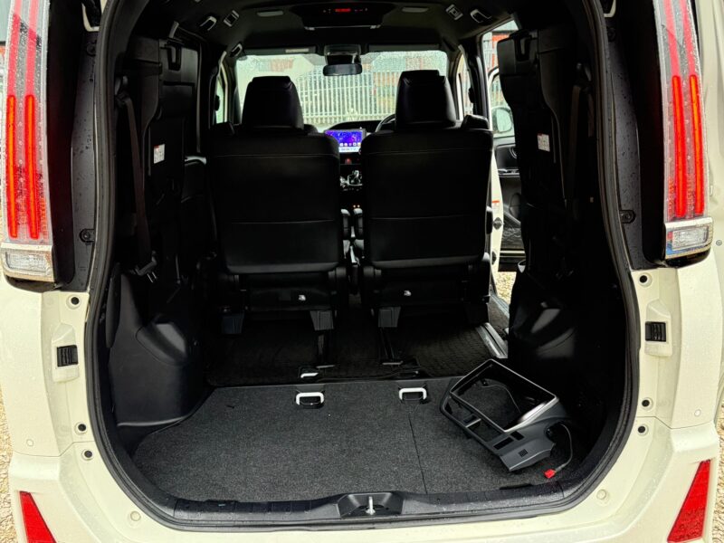 Toyota Noah 2019 WXB Luxury Edition – 7 Seater MPV | Low Mileage | Finance & Warranty Available | Manchester