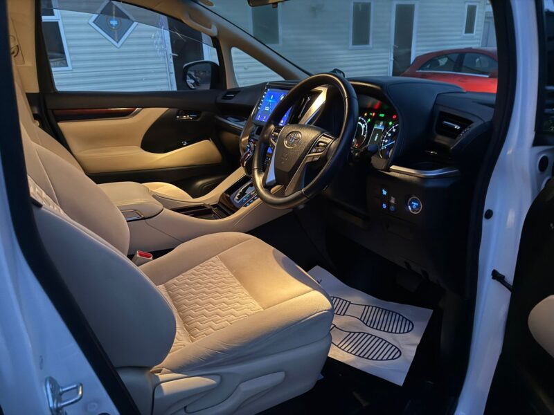 2017 Toyota Alphard 2.5 Hybrid – ULEZ Compliant, Low Mileage, Premium 7-Seater MPV– For Sale in Manchester