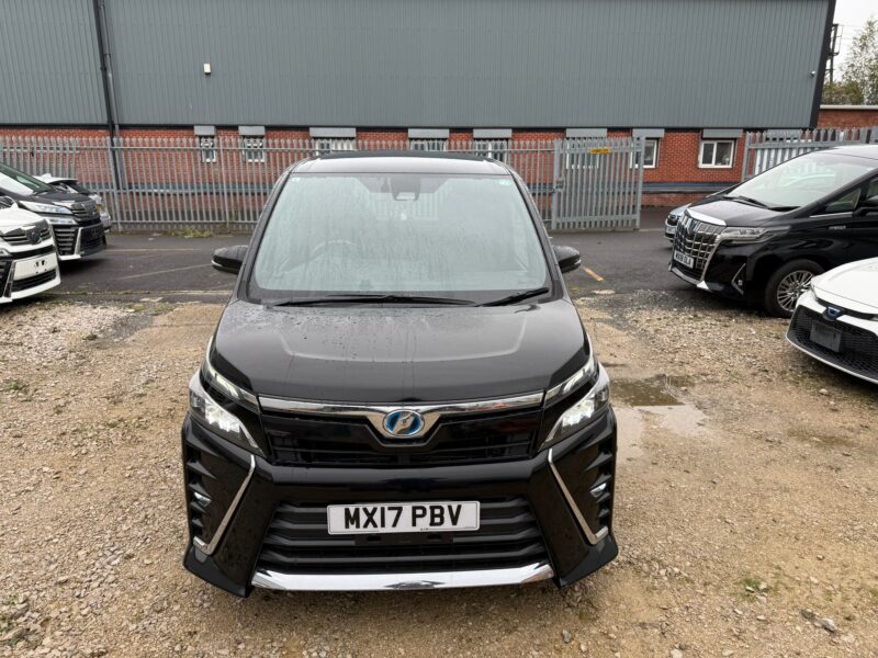 Toyota Voxy 2017 Hybrid 1.8 Automatic | ULEZ Free Euro 6 | Low Mileage | Manchester