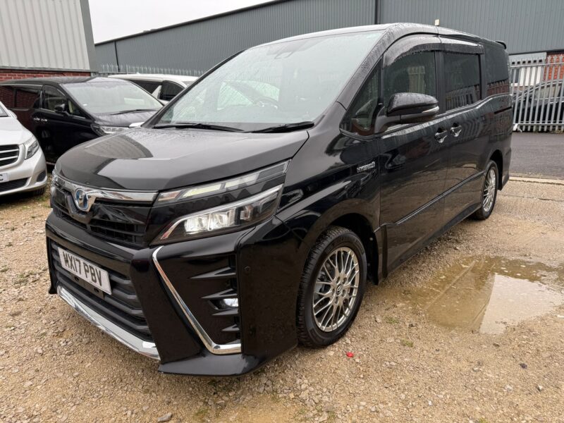 Toyota Voxy 2017 Hybrid 1.8 Automatic | ULEZ Free Euro 6 | Low Mileage | Manchester