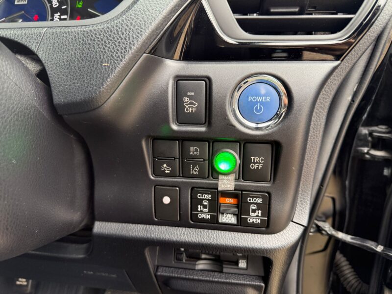 Toyota Voxy 2017 Hybrid 1.8 Automatic | ULEZ Free Euro 6 | Low Mileage | Manchester