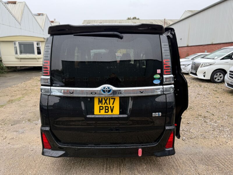 Toyota Voxy 2017 Hybrid 1.8 Automatic | ULEZ Free Euro 6 | Low Mileage | Manchester