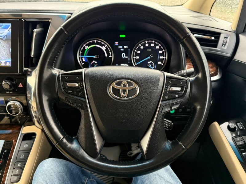 Toyota Alphard 2.5 Hybrid 2020 (New Facelift) – 7 Seater Luxury MPV | ULEZ Free | Low Mileage | Specialists Cars Ltd Manchester