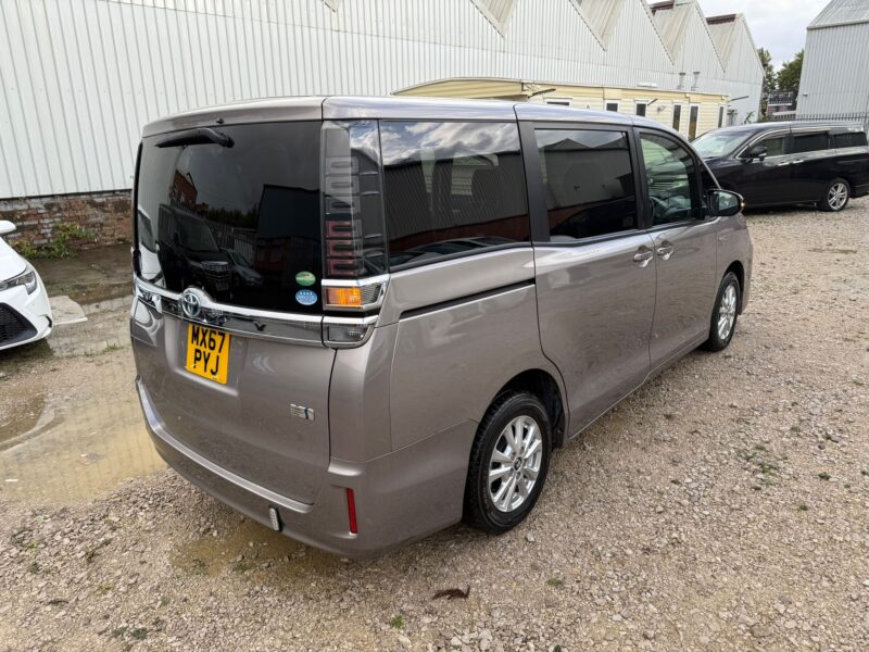 Toyota Voxy Hybrid 1.8 2017 – Family 7 Seater MPV | ULEZ Free | Finance Available | Manchester
