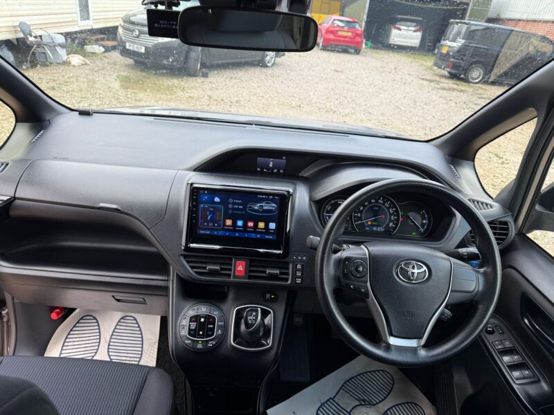 Toyota Voxy Hybrid 1.8 2017 – Family 7 Seater MPV | ULEZ Free | Finance Available | Manchester