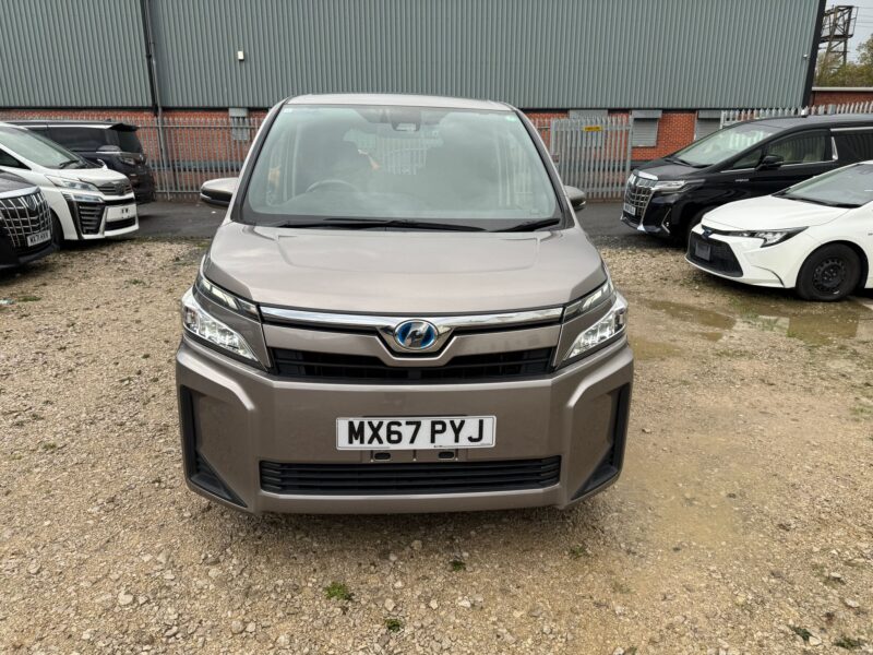 Toyota Voxy Hybrid 1.8 2017 – Family 7 Seater MPV | ULEZ Free | Finance Available | Manchester