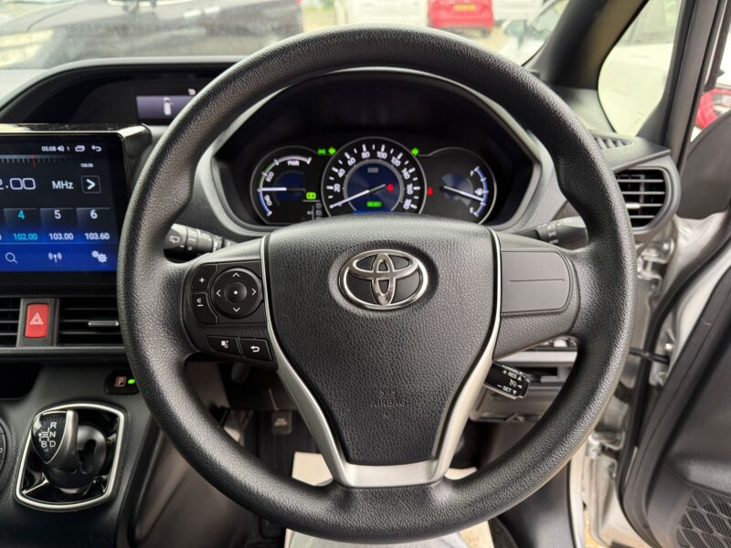 2017 Toyota Voxy Hybrid ULEZ Free 7-Seater MPV for Sale Manchester UK
