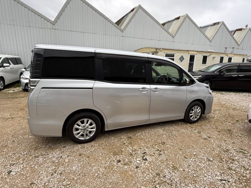 2017 Toyota Voxy Hybrid ULEZ Free 7-Seater MPV for Sale Manchester UK