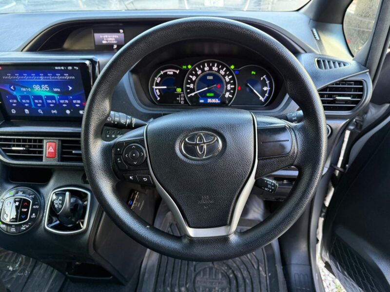 2020 Toyota Noah 1.8 Hybrid 7-Seater – ULEZ Free – Manchester – Finance & 6 Month Warranty