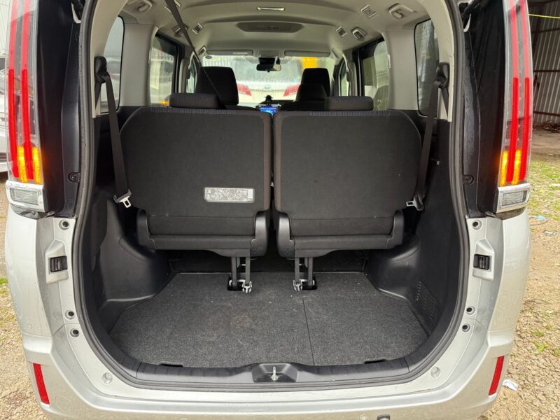 2022 Toyota Noah 1.8 Hybrid – 7-Seater MPV – ULEZ Free, Euro 6