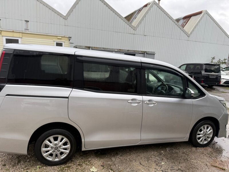 2022 Toyota Noah 1.8 Hybrid – 7-Seater MPV – ULEZ Free, Euro 6