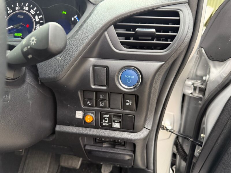 2022 Toyota Noah 1.8 Hybrid – 7-Seater MPV – ULEZ Free, Euro 6