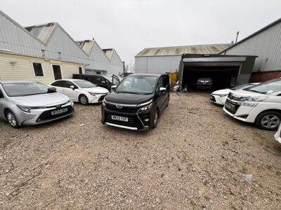 2020 Toyota Voxy Hybrid – Black – Spacious 7-Seater MPV – ULEZ Free – Manchester