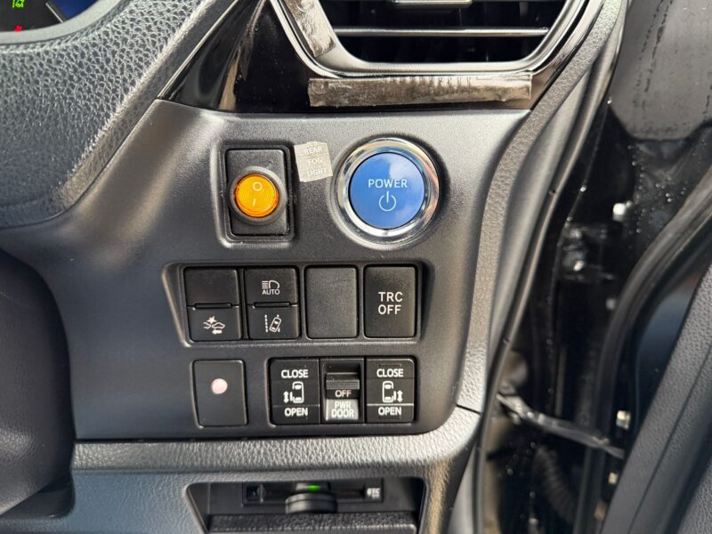 2020 Toyota Voxy Hybrid – Black – Spacious 7-Seater MPV – ULEZ Free – Manchester