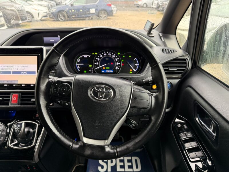 2020 Toyota Voxy Hybrid – Black – Spacious 7-Seater MPV – ULEZ Free – Manchester