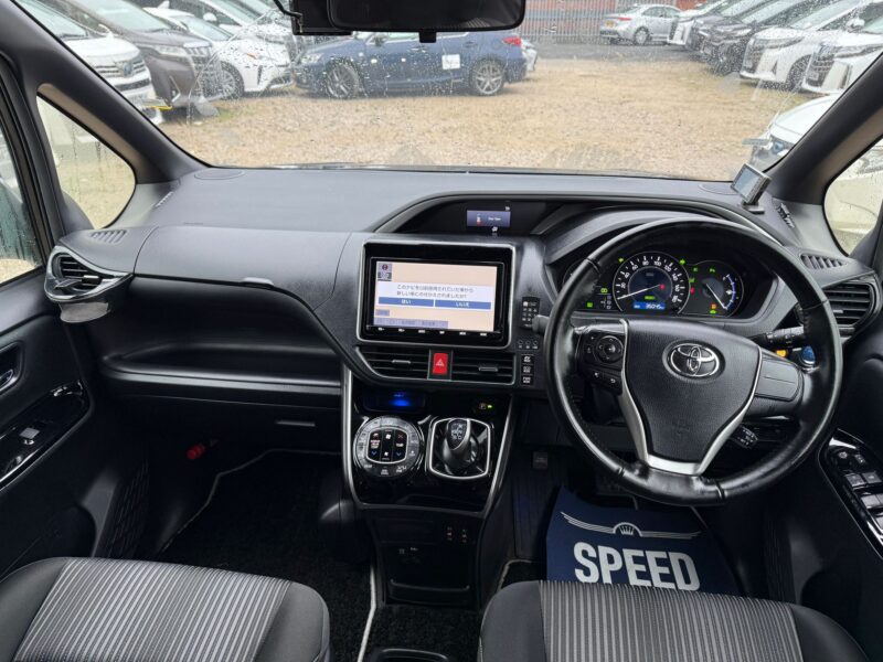 2020 Toyota Voxy Hybrid – Black – Spacious 7-Seater MPV – ULEZ Free – Manchester