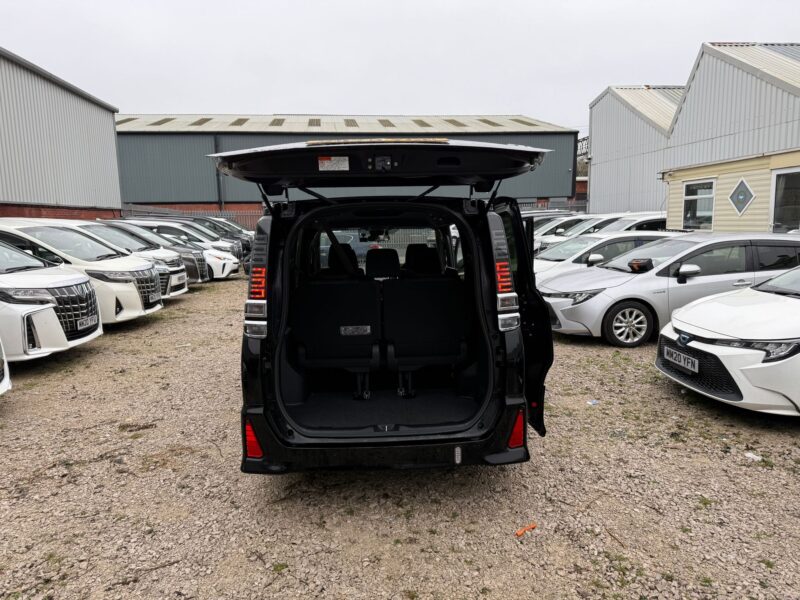 2020 Toyota Voxy Hybrid – Black – Spacious 7-Seater MPV – ULEZ Free – Manchester