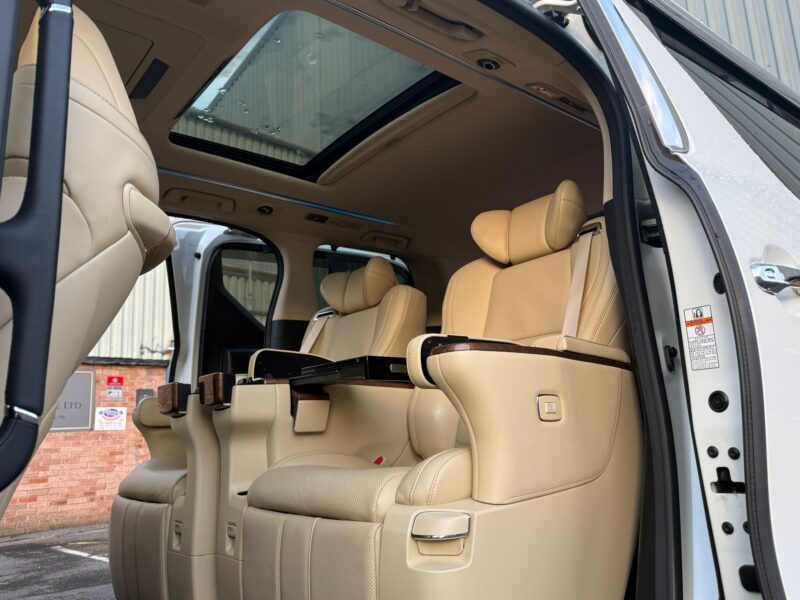 Toyota Vellfire 2017 2.5 hybrid Petrol – Executive Luxury MPV | Only 37,467 Miles