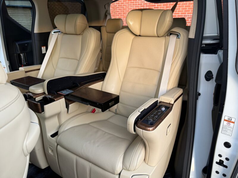 Toyota Vellfire 2017 2.5 hybrid Petrol – Executive Luxury MPV | Only 37,467 Miles