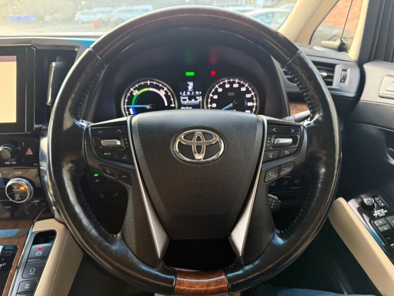 Toyota Vellfire 2017 2.5 hybrid Petrol – Executive Luxury MPV | Only 37,467 Miles