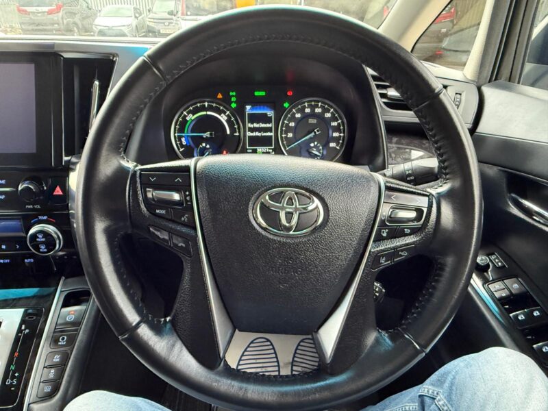 2020 Toyota Vellfire Hybrid 2.5 – Luxury 7-Seater MPV | ULEZ Free | Manchester