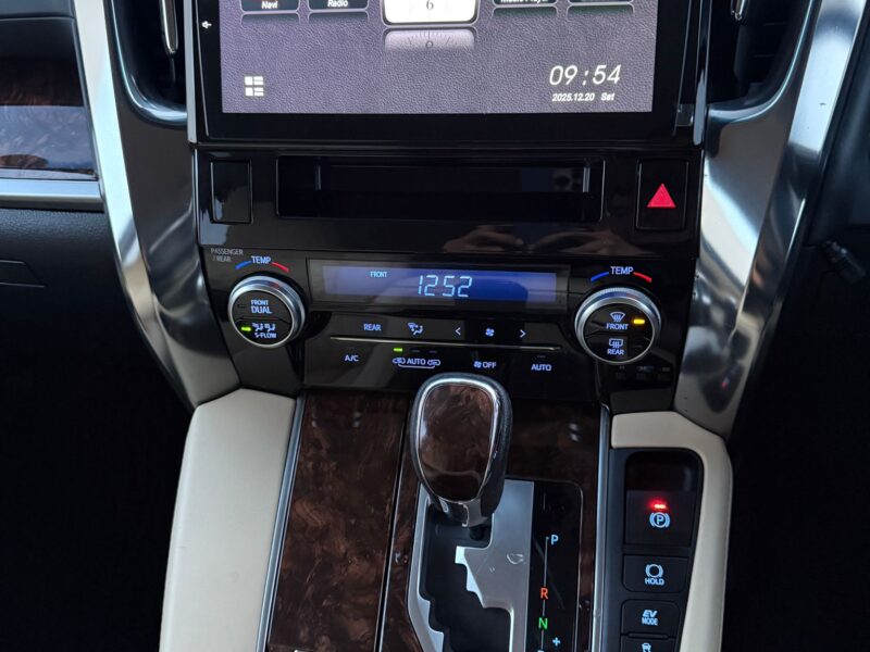 2019 Toyota Vellfire Hybrid for Sale in Manchester – 7-Seater Luxury MPV | ULEZ Free