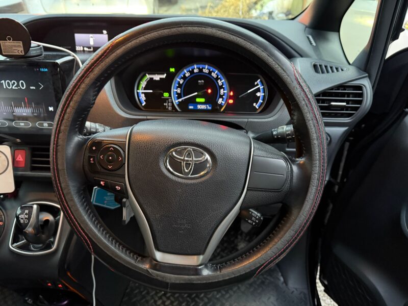 2015 Toyota Noah 1.8 Petrol Hybrid Automatic – Taxi Ready – Leather Interior | Manchester