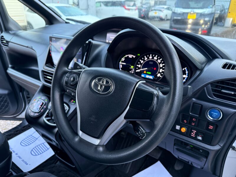 2022 Toyota Noah 1.8 Hybrid Automatic – ULEZ Free – Euro 6 | Manchester