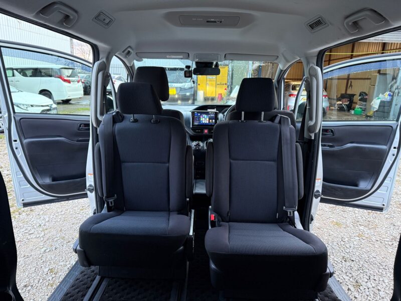 2022 Toyota Noah 1.8 Hybrid Automatic – ULEZ Free – Euro 6 | Manchester