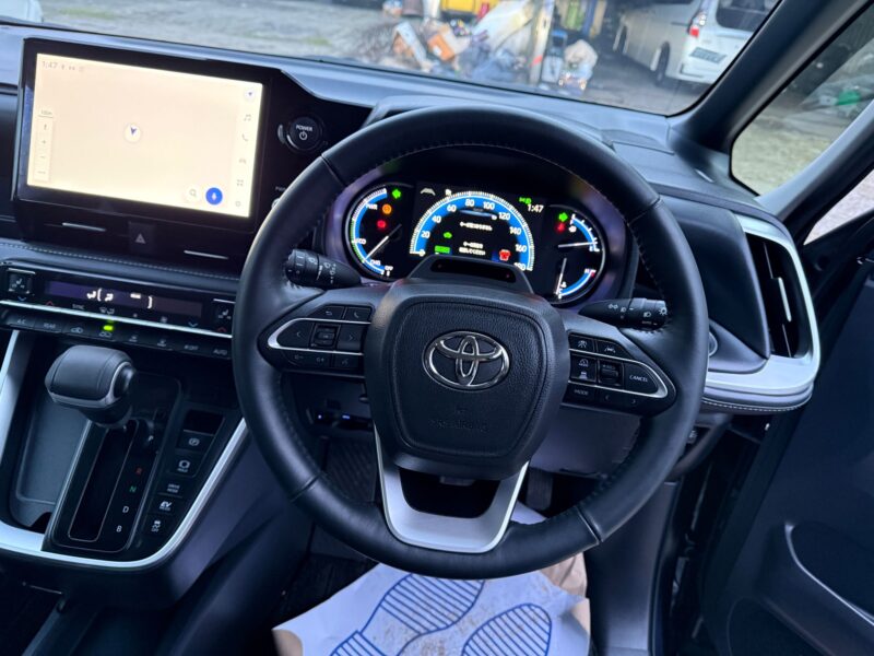 2023 Toyota Noah 1.8 Hybrid Automatic – ULEZ Free – 7-Seater – Manchester