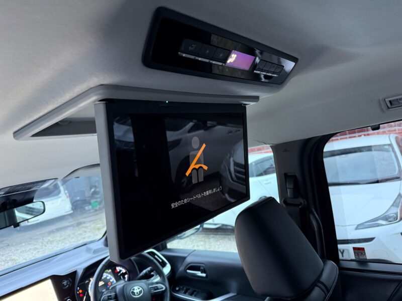 2023 Toyota Noah 1.8 Hybrid Automatic – ULEZ Free – 7-Seater – Manchester