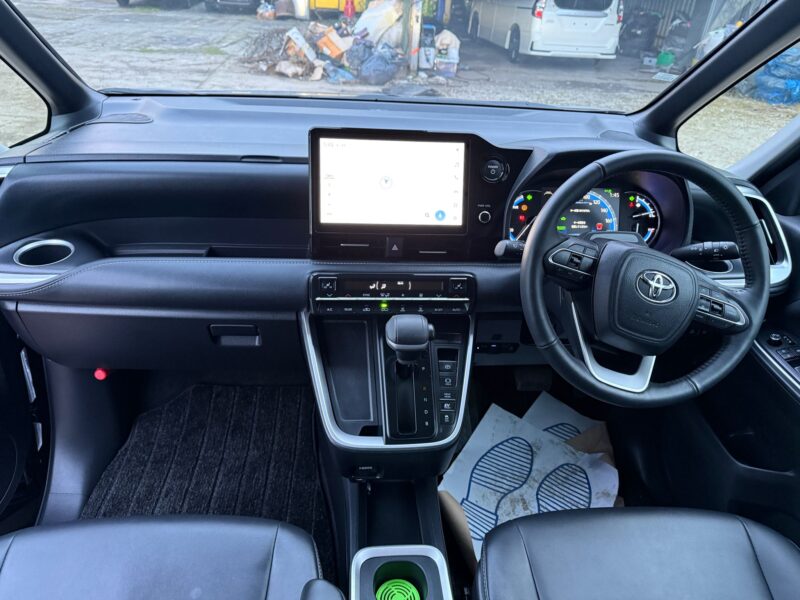 2023 Toyota Noah 1.8 Hybrid Automatic – ULEZ Free – 7-Seater – Manchester
