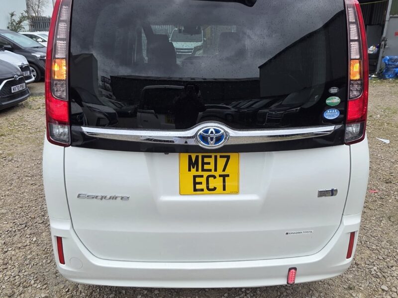 TOYOTA ESQUIRE 2017 hybrid MPV