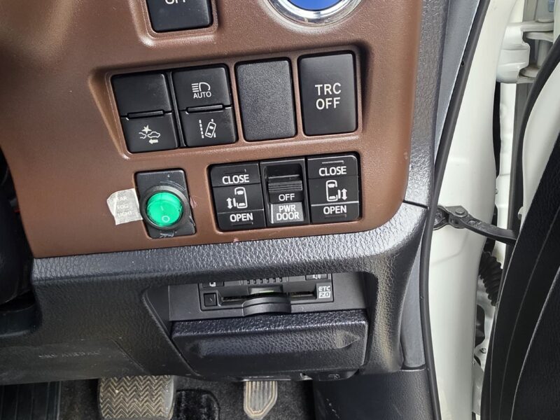 TOYOTA ESQUIRE 2017 hybrid MPV