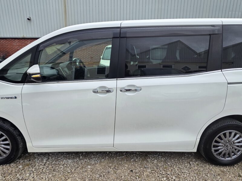 TOYOTA ESQUIRE 2017 hybrid MPV