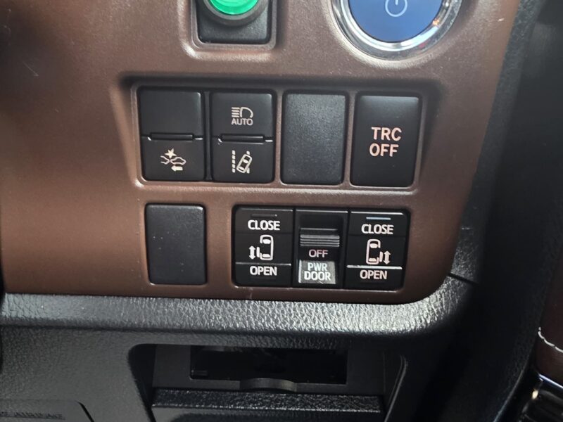 2019 Toyota Esquire Hybrid 2019 7 Seater Automatic MPV for Sale in Manchester | ULEZ Compliant Family Hybrid