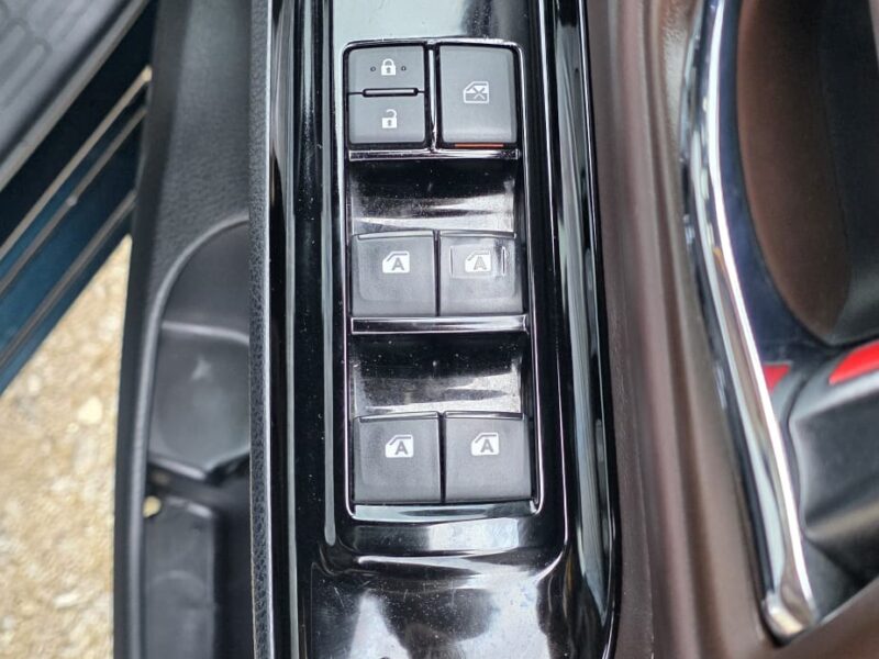 Hybrid 7 seats leather seats 1.8